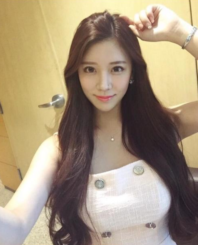 身为一名职业模特,真艺英每天的生活都很规律,她会按时起床做早饭