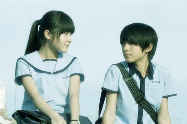 在日本,有一部讲述早恋中男女的教育片,《17.3 about a sex》.