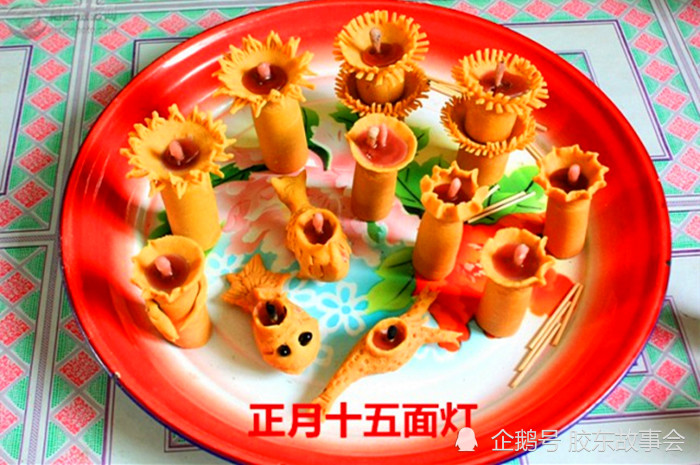 而"面灯"的做法和讲究就比较复杂,有上坟灯(茔灯,十二生肖灯,十二月