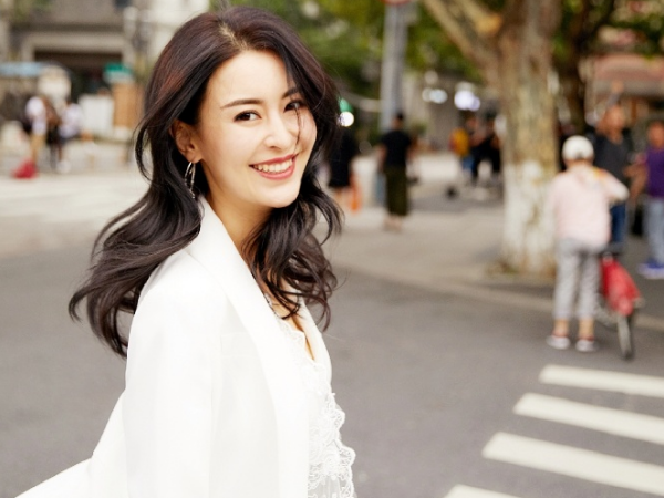 赘婿当杨妈妈脱下古装换上现代造型网友我老婆