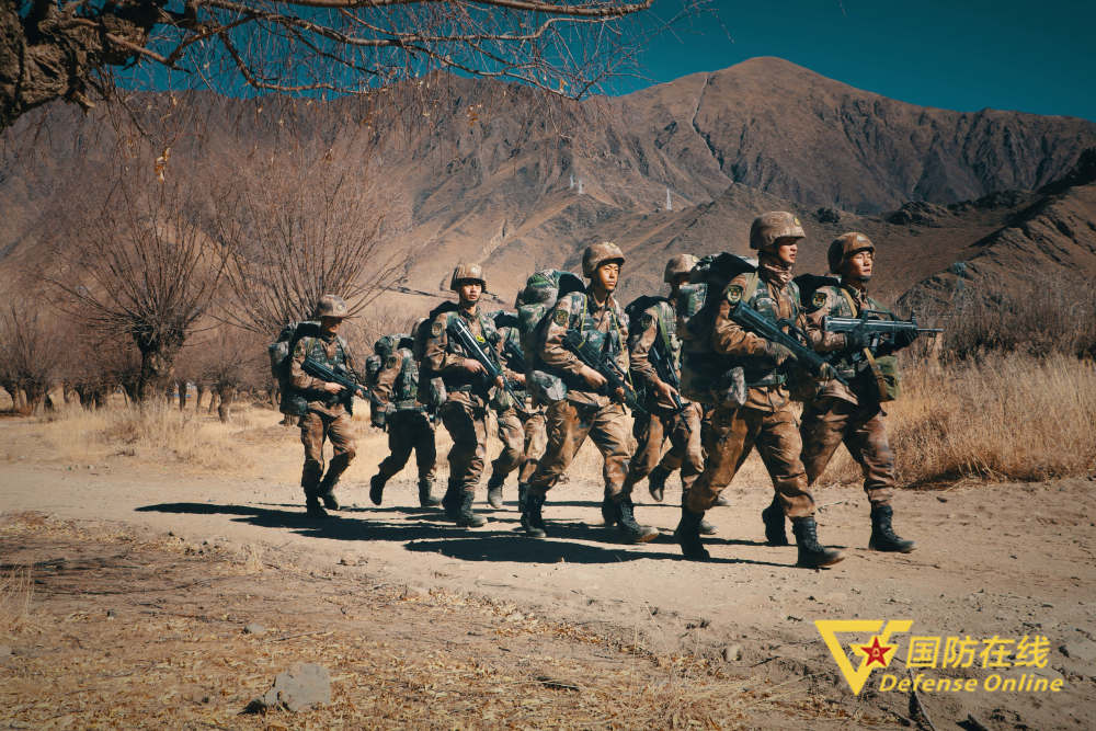 自救与互救,手榴弹投掷,野战生存……近日,驻守雪域高原的陆军第77