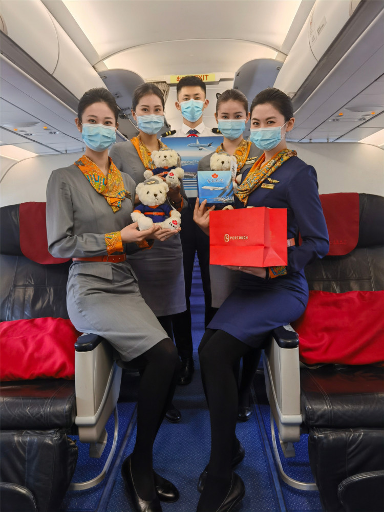 猜灯谜诵诗词青岛航空云端欢乐闹元宵