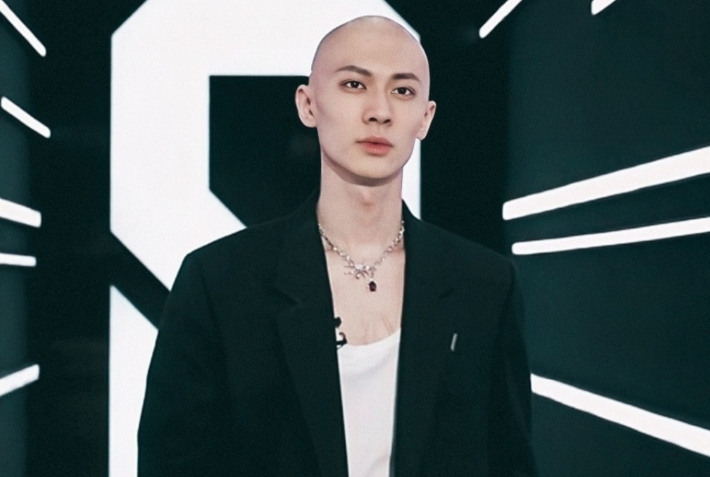 青春有你3中的光头学员太会藏同窗同学还是百亿票房演员