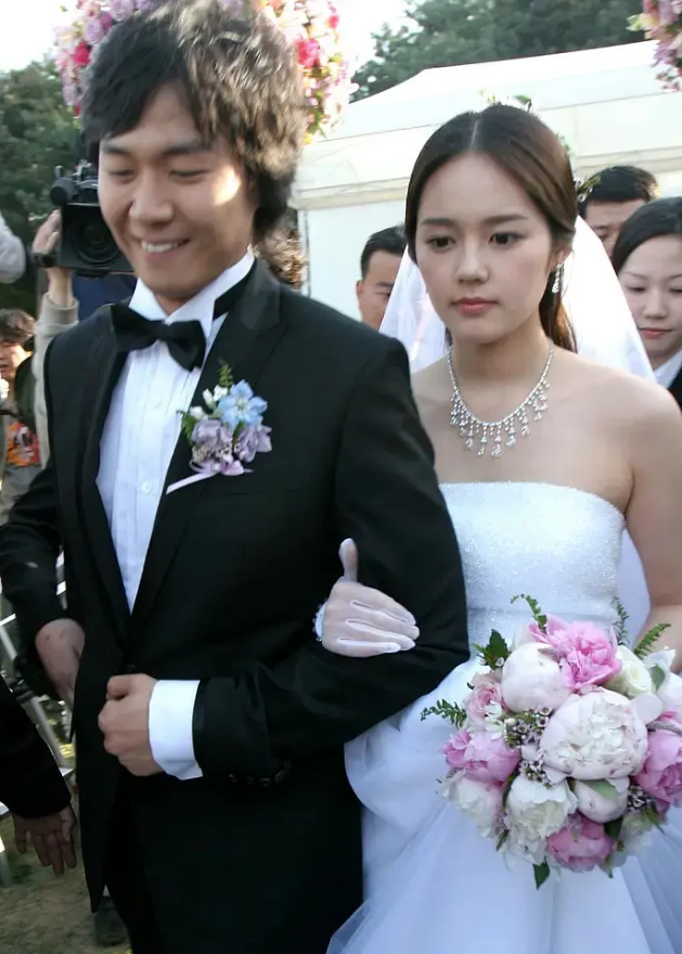 韩佳人23岁结婚照巅峰时期真的美绝了鼻子眼睛跟洋娃娃一样