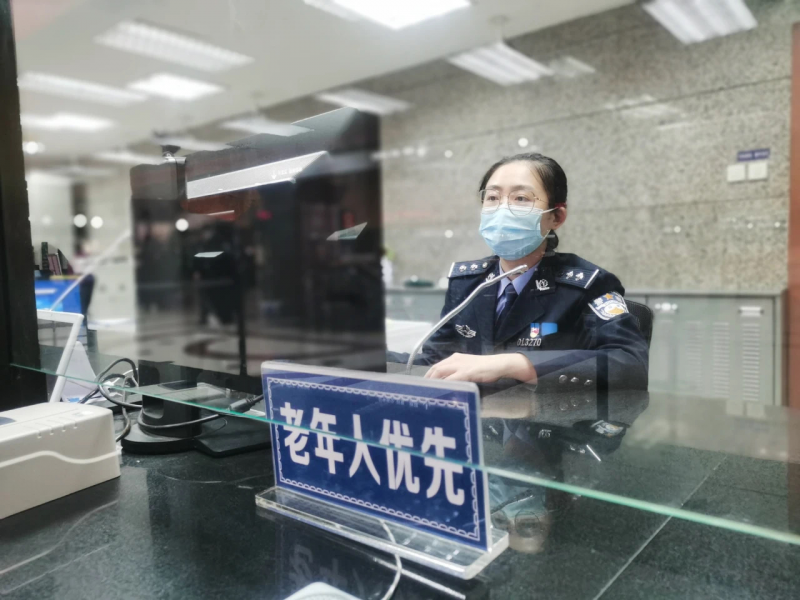 北京公安出入境加强老年人办证服务60岁以上无需现场取号可直接办理