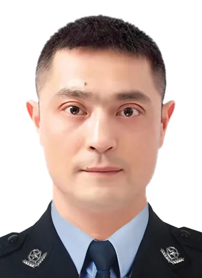 康犇建始县公安局交警大队大队长联系电话:18372592007服务承诺:让