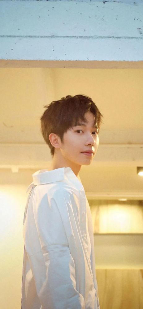 明星壁纸青春有你3李俊濠壁纸