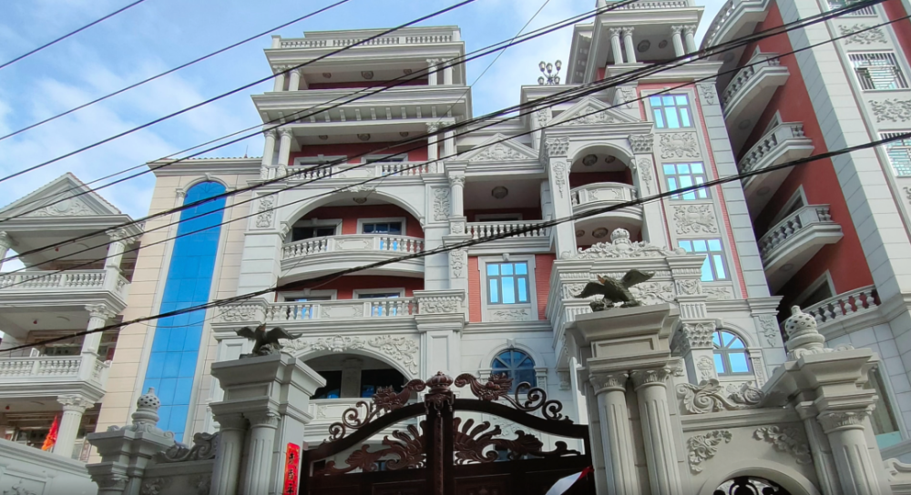 福建莆田农村豪宅连成片家家像城堡还有人工湖