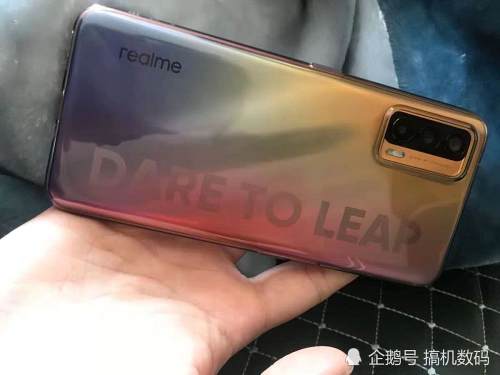 虽然目前最便宜的骁龙888手机是售价2799元的红米k40pro,但是realme