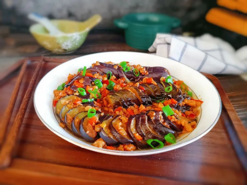 盘龙茄子:油润软烂,蒜香浓郁,太下饭了