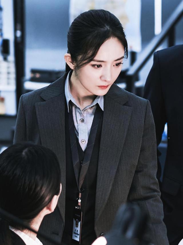 国安剧暴风眼好看吗杨幂演技不在线收视会扑街