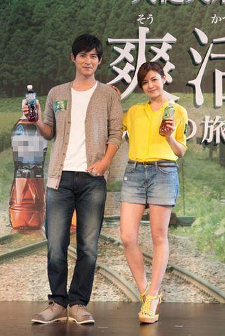 所以终止了两人4年的恋情,在这之后陈妍希跟周渝民合作拍摄《这里发现