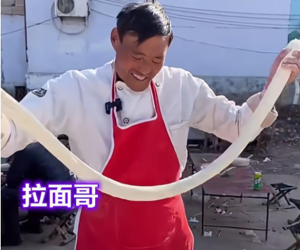 山东拉面哥在网络爆红知道他的事情后众多网友感动落泪