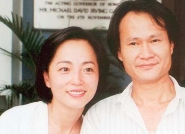 58岁石榴姐苑琼丹近况开美容院险倒闭隐婚富豪老公全力支持