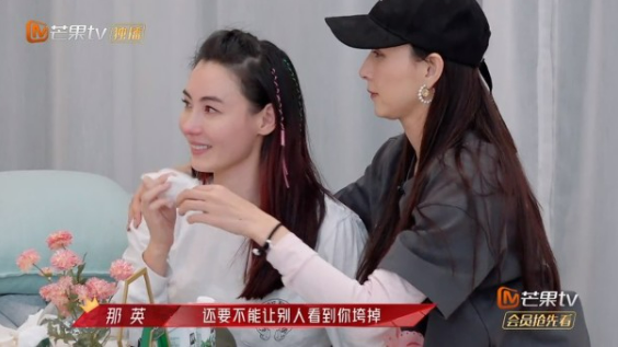 那英称赞是伟大母亲张柏芝听后激动落泪