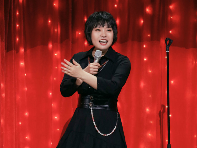 湖南卫视元宵晚会质量暴跌,四美主持全变老,喜剧作品均老梗