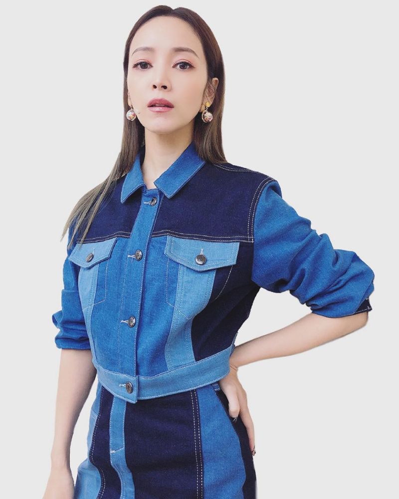 周杰伦前女友侯佩岑的时尚穿搭曾经也是知性开朗的美女主播