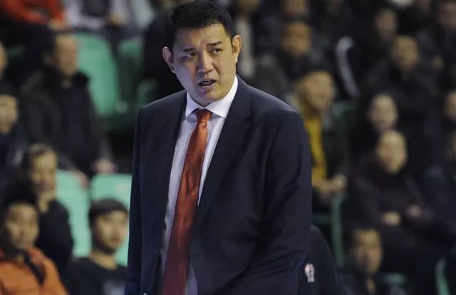 巩晓彬小丁的争议持续,名嘴朱彦硕直言:巩晓彬是老派的领导风格