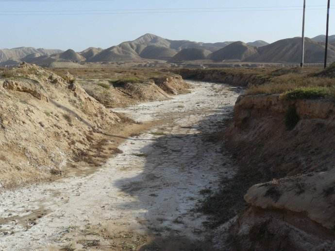 工人施工,发现一条干涸的河道,学者:怪不得白起可以全歼40万赵军_腾讯