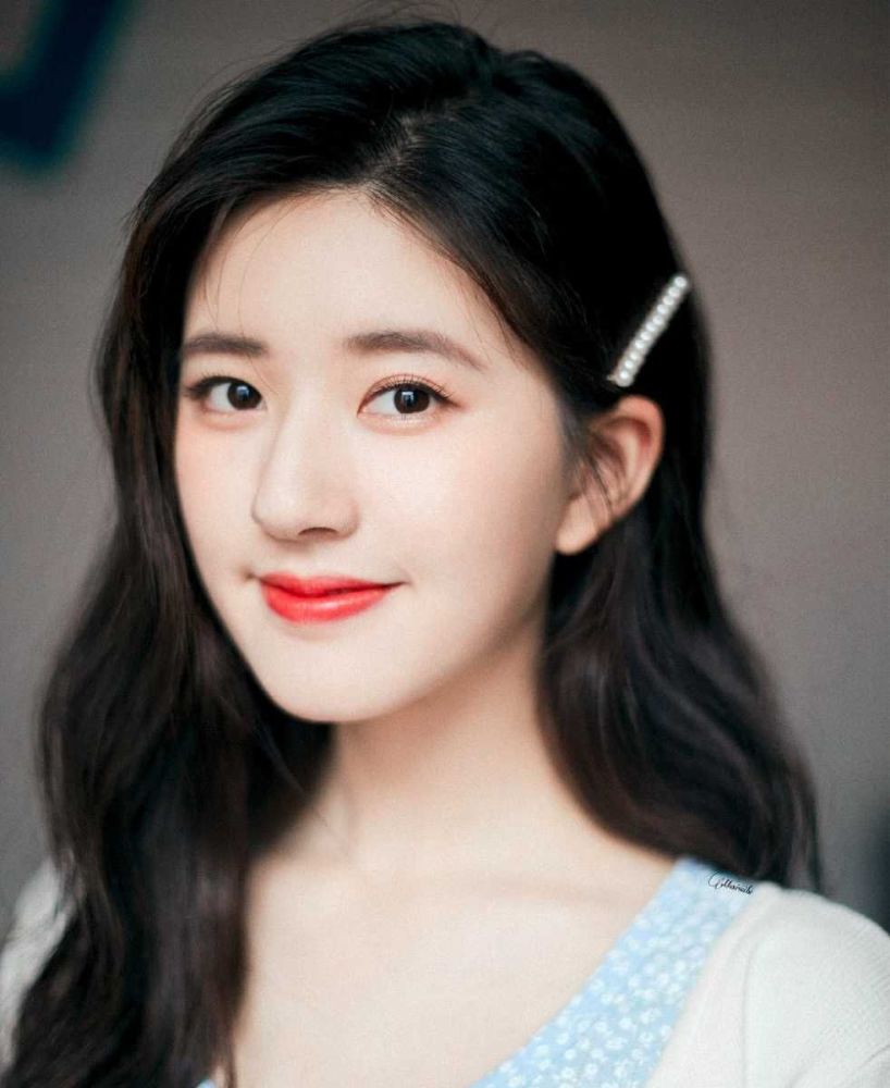 赵露思写真照!凹凸有致的身材性感十足