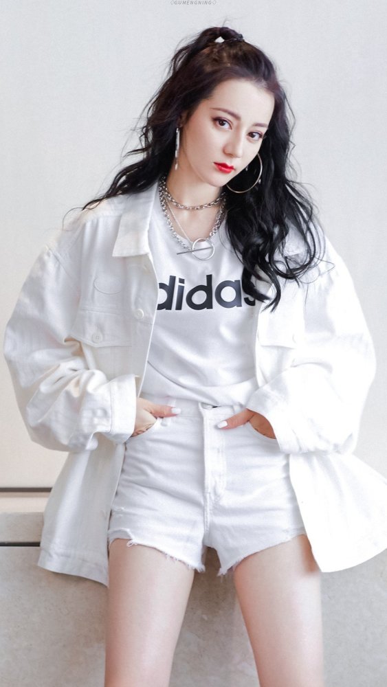 华晨宇叫错热依扎继迪丽热妈后又出现了迪丽热扎