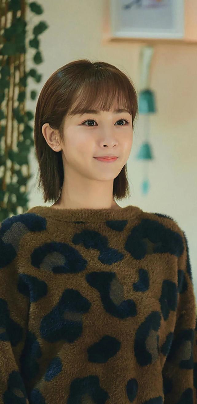 杨紫长得也太美了吧,一般身材都不敢这么搭配!