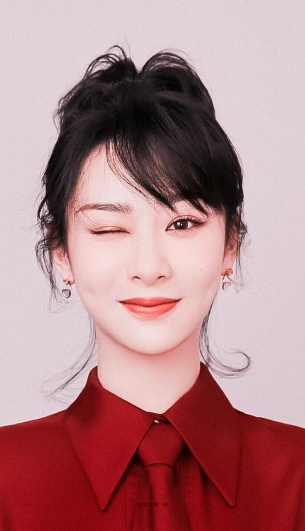 杨紫长得也太美了吧,一般身材都不敢这么搭配!