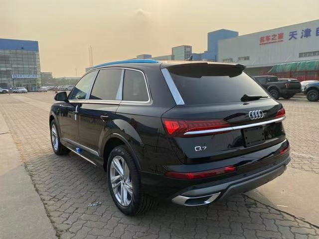 奥迪suv中的旗舰大七座30t新款美版q7到港实拍