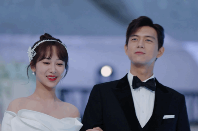 《我的时代》世纪婚礼,两对新人养眼,佟年韩商言吻戏太甜