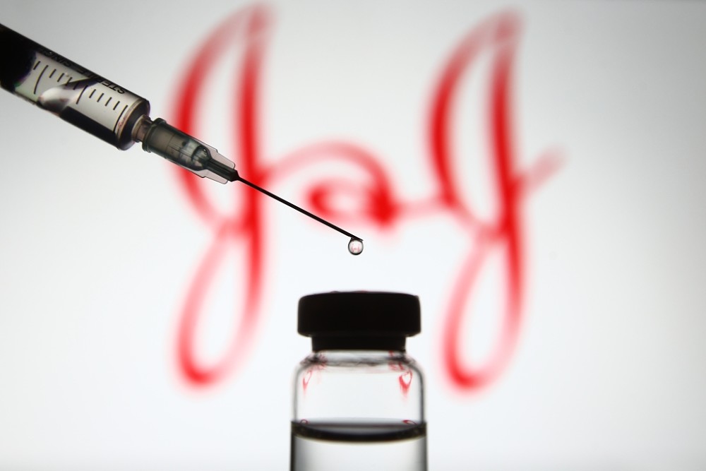 FDA建议批准美国首个单针接种新冠疫苗紧急使用授权_腾讯新闻