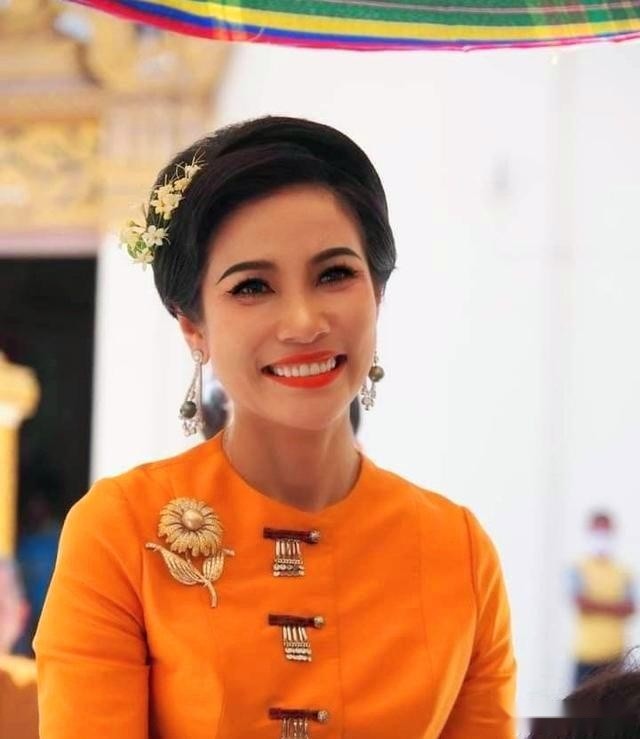 诗妮娜贵妃得知自己被打入冷宫的秘密后,一笑置之:王