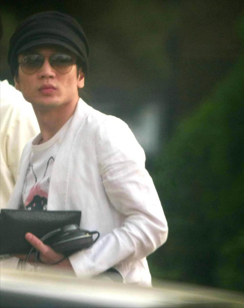 京城四少王烁:后妈是王艳,前女友是周迅,为何如今销声匿迹了?