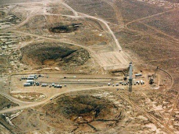 原子弹爆炸后的弹坑到底有多大?看着都感觉可怕,超乎你的想象