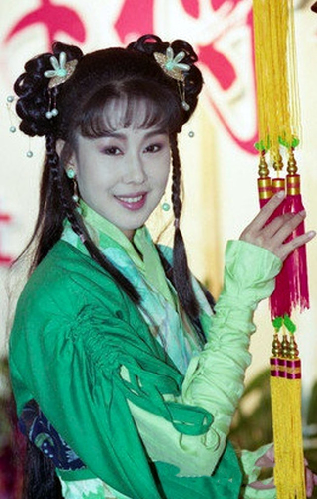 只是长大后,再回首去看,李碧莲却可以说是《新白娘