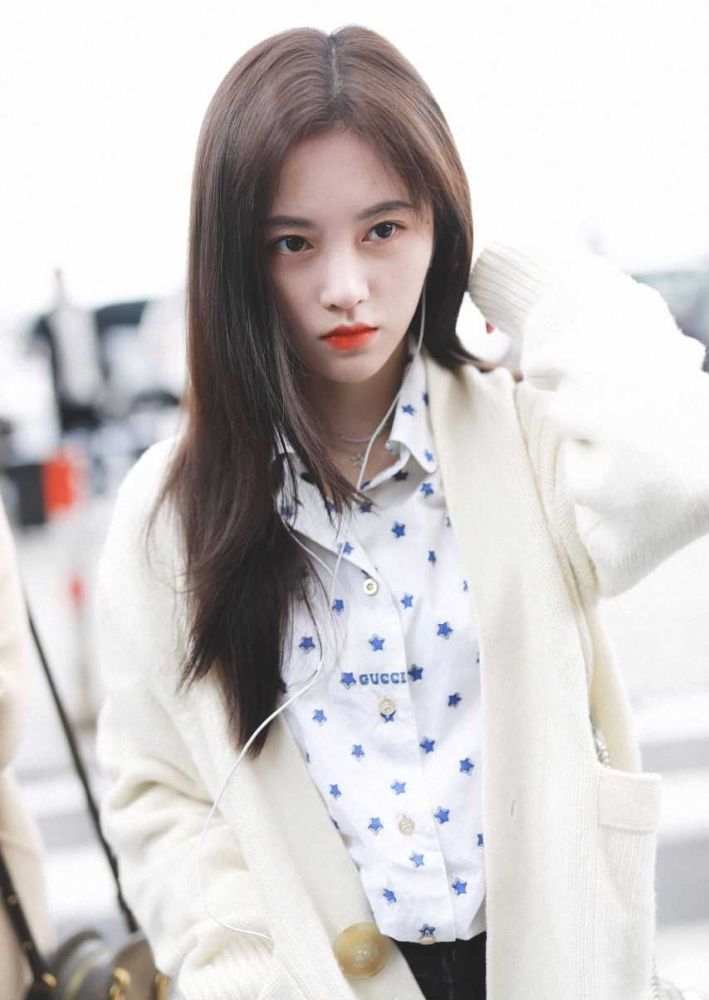 鞠婧祎清纯的感觉太招人爱!说二十岁我都信