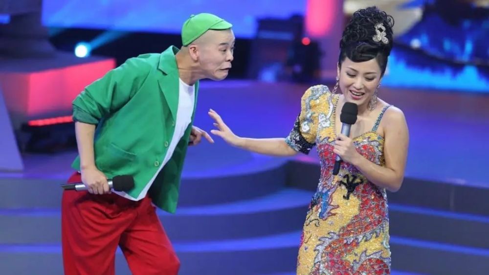 王小虎靠女人进赵家班,如今正月剃头博眼球