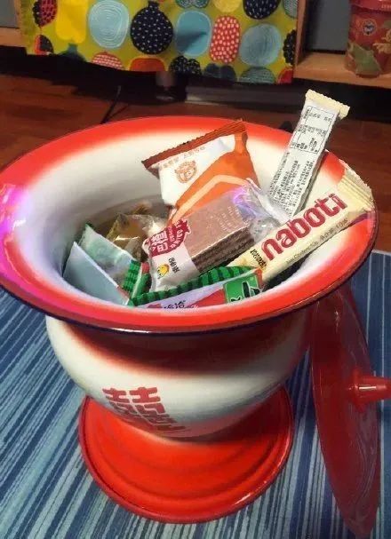 中国搪瓷痰盂国外爆火不到20块转手卖400块用途让人笑喷