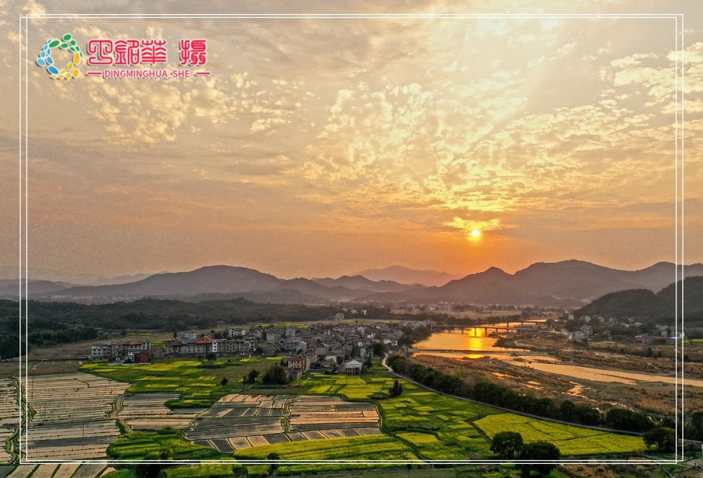 江西铅山油菜花把乡村装扮成金色田园