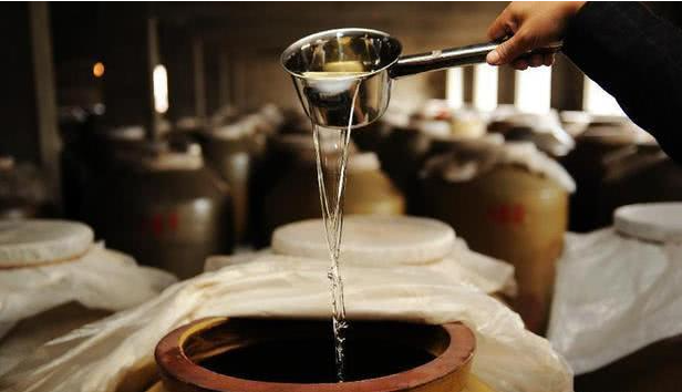 茅台酒|刚喷完“茅台院士”，为啥力挺“土豆院士”？网友喷的是“专家”