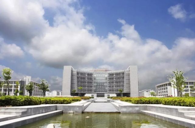 从经费上来看,合工大预算三十多亿,安徽大学不到十亿,安徽此举应该是