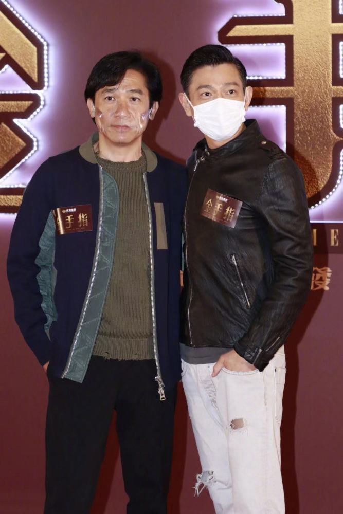 刘德华和梁朝伟罕见同框鞋跟一个比一个高60岁了还明争暗斗