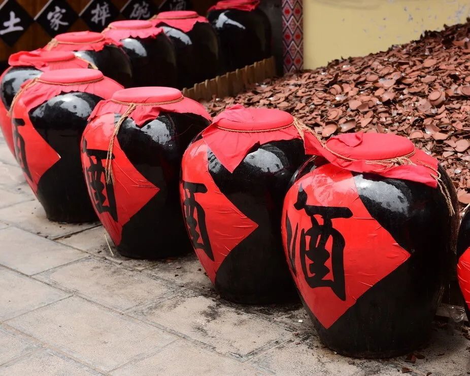 药酒|蛇泡在酒里12个月，开盖后窜出咬死人，为什么蛇泡这么久不死？