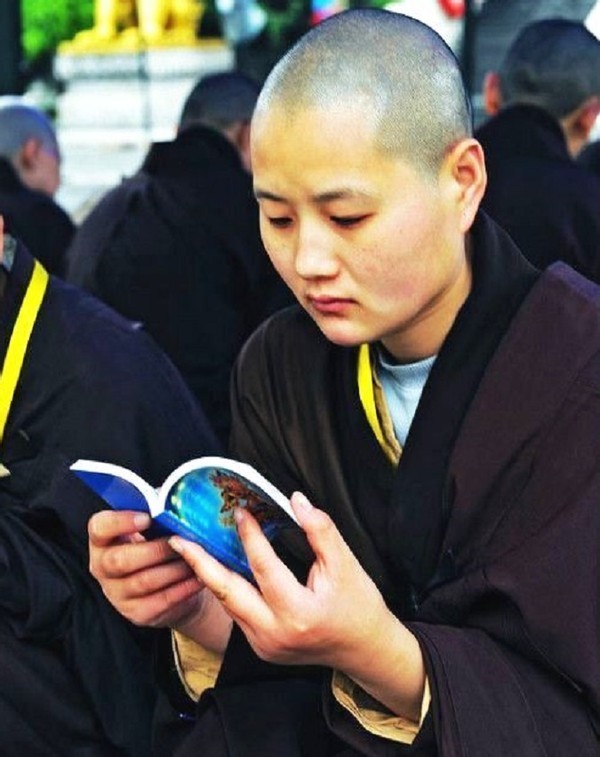 四川甘孜尼姑庵:有2万多名尼姑修行,规定天黑后不能外出购物