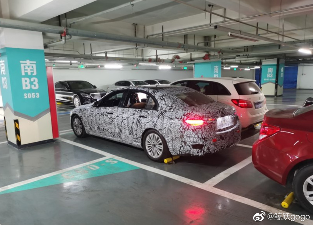 中国市场独享前脸造型，全新一代国产奔驰C级测试谍照曝光图2