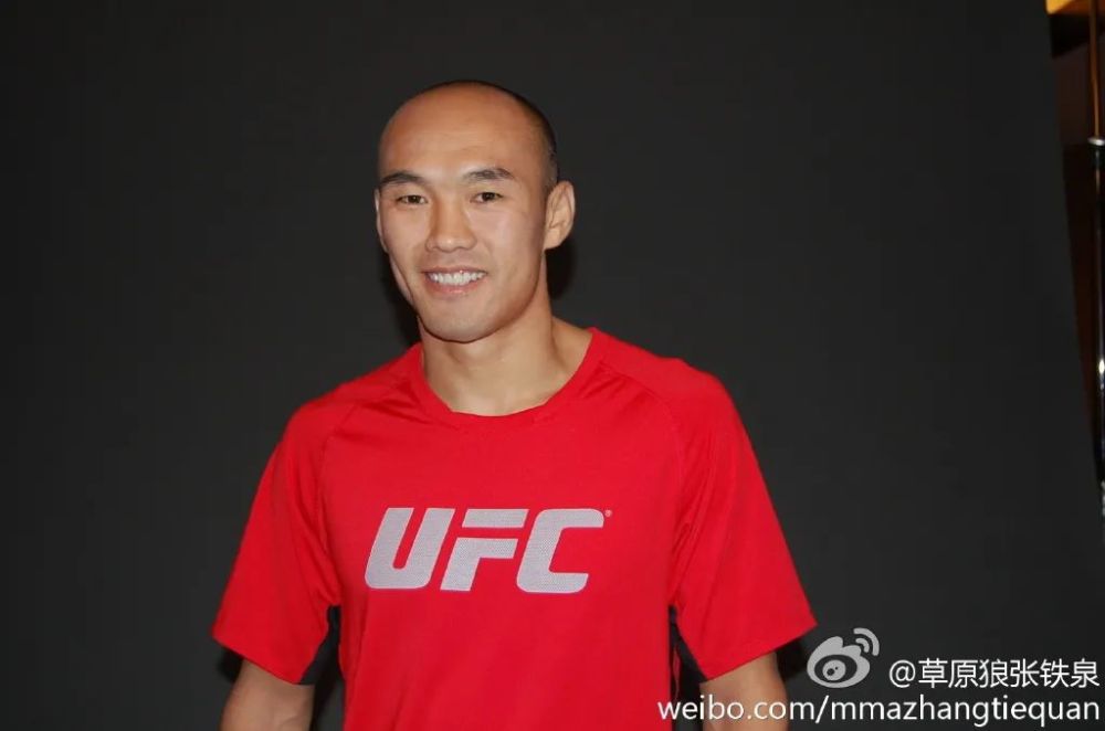 不过在八角笼内,中国拳手长期缺席,中国mma的星星之火直到2005年才