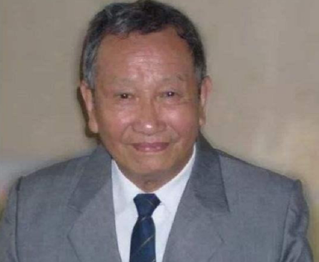 作为一名空军飞行员,吴荣根驾机叛逃台湾的犯罪事实确凿,造成了极其