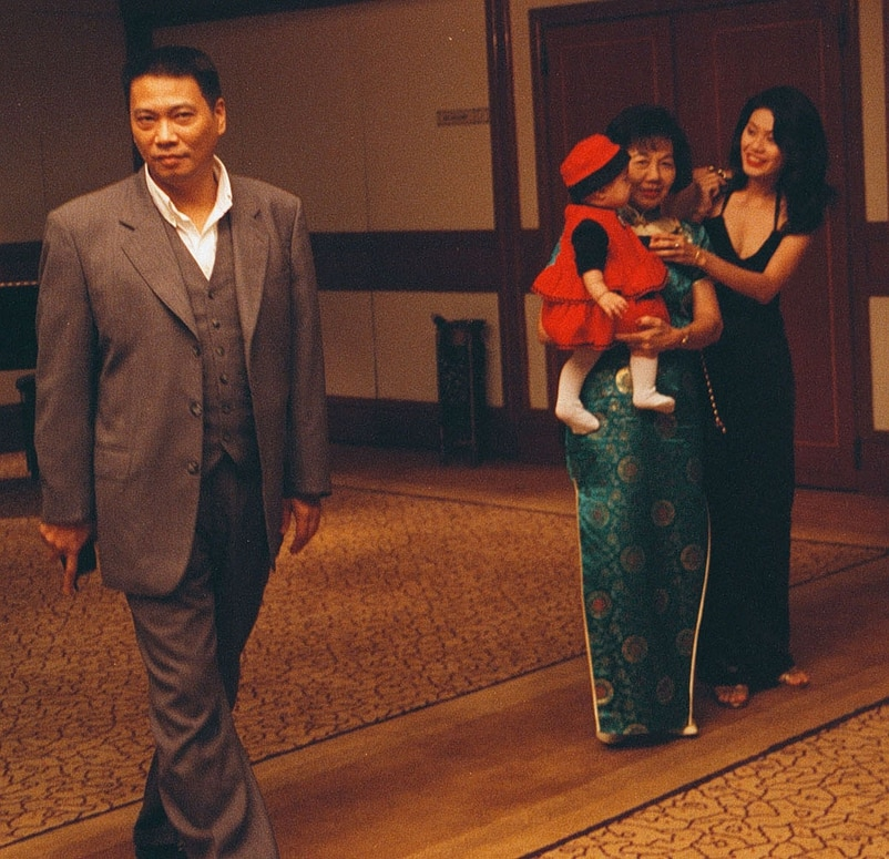 达哥与3名女伴有5子女,一人赚钱养3头家,51岁如愿获慈菇掟!