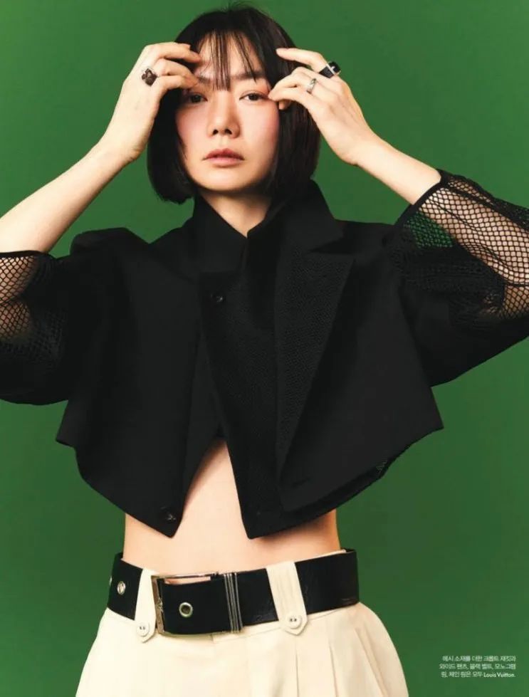 组图女星裴斗娜杂志大片帅酷短发气场强大