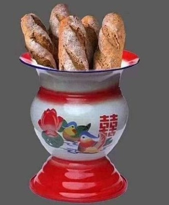 什么姥姥家的旧痰盂居然在国外被抢疯了看完笑傻了