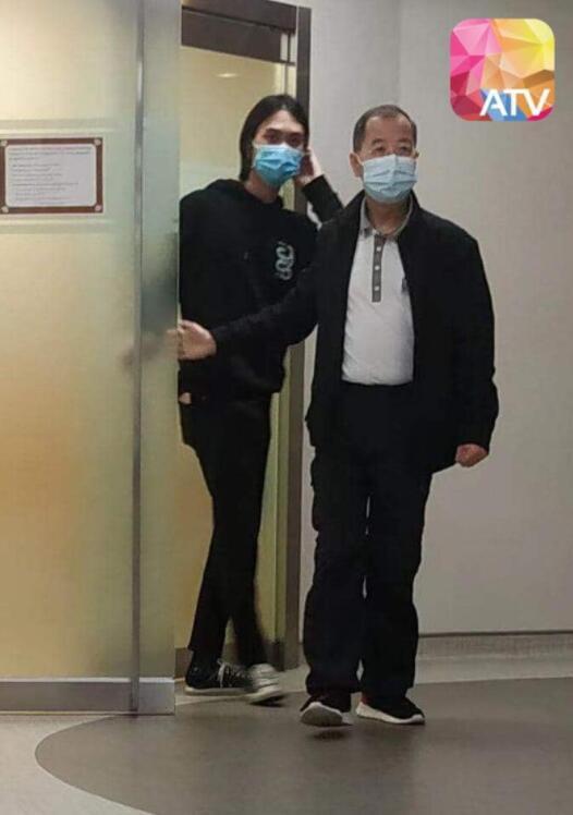 吴孟达前任及现任太太携子女齐聚医院送别至亲,病房内景曝光惹众怒